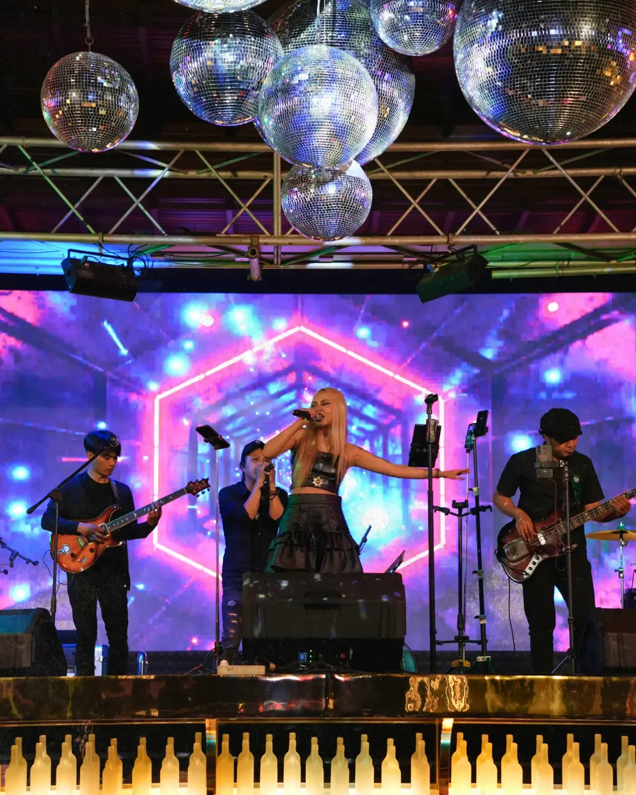 SimpleCut performing live